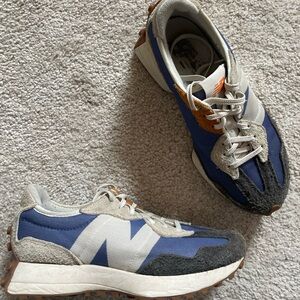 New Balance 327 Sneakers
